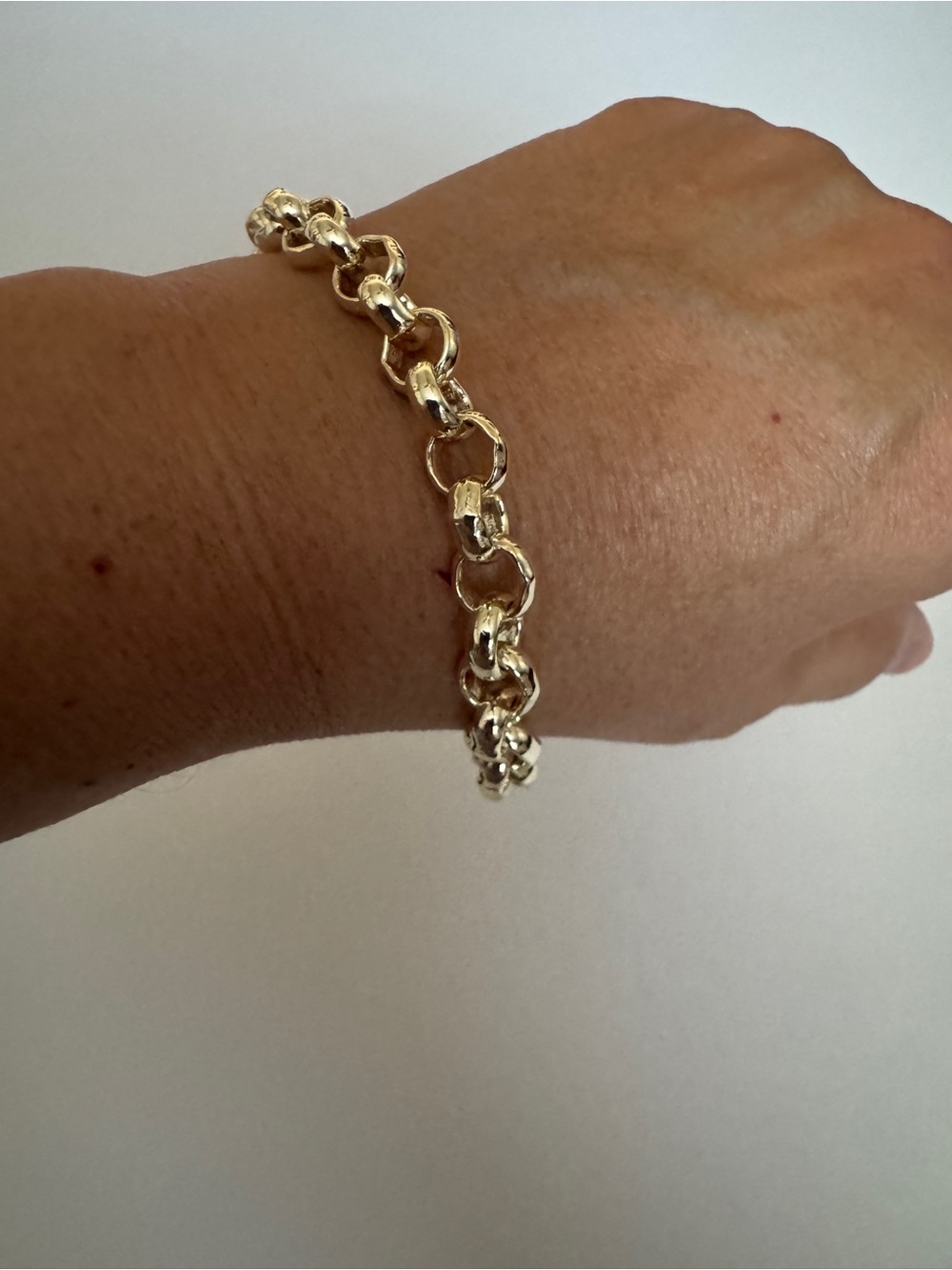 Quay Australia Shiny Gold Link Bracelet - Picture 7 of 11